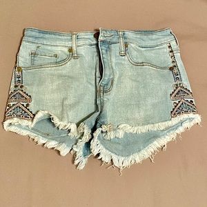 Light wash jean shorts 🌞